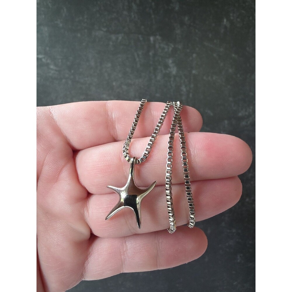 Silver Tone Metal Starfish Pendant Necklace Vintage Costume Jewelry READ